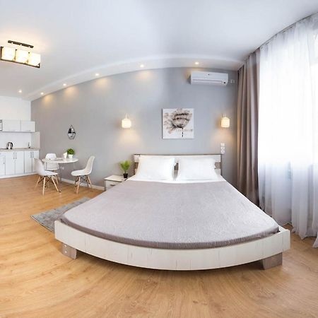 Lux Studio Near Metro Yaroslava Mudroho, Universytet - Chernyshevska Str 95-4 Kharkiv Eksteriør billede